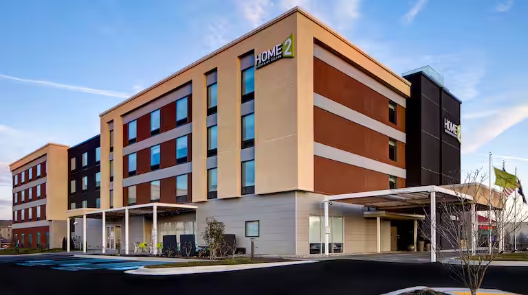 Home2 Suites by Hilton, modern exterior